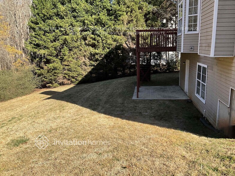 Building Photo - 3145 Claridge Dr SW