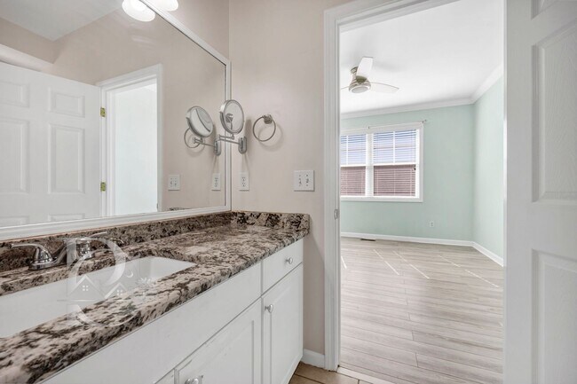 Building Photo - DOWNTOWN COLUMBIA BUNGALOW