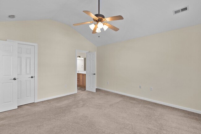 Building Photo - Spacious Condo in Norfolk