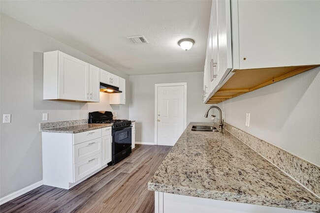 Building Photo - 4909 Holloway Dr