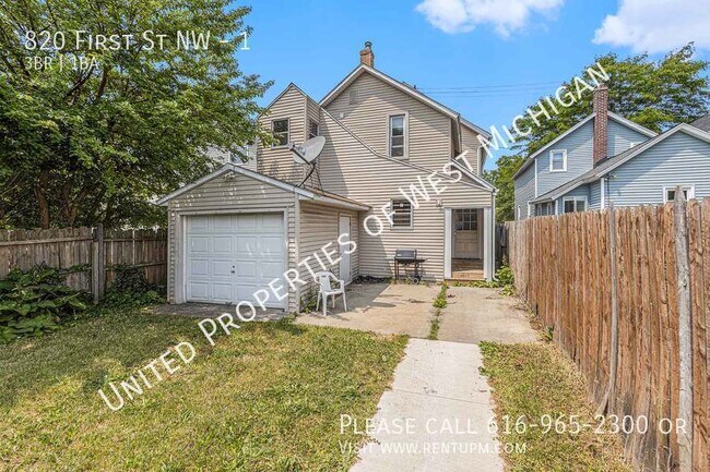 Building Photo - 820 First St NW-1