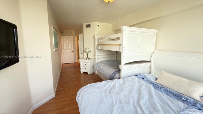 Building Photo - 3530 Mystic Pointe Dr