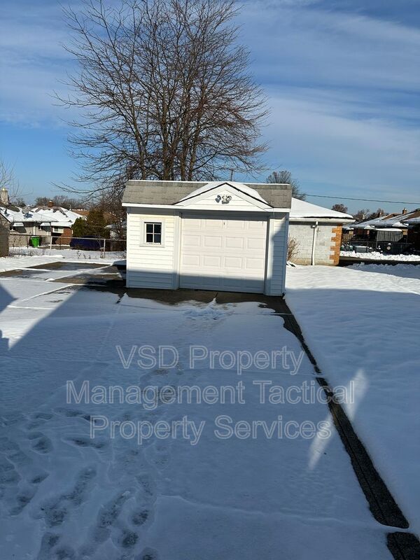 Building Photo - 10301 Granger Rd