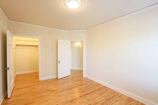 Building Photo - OPEN HOUSE: Sunday (1/25) 1:00pm-1:30pm. Top Floor 2BR/2BA apartment with sweeping views of Lake ...