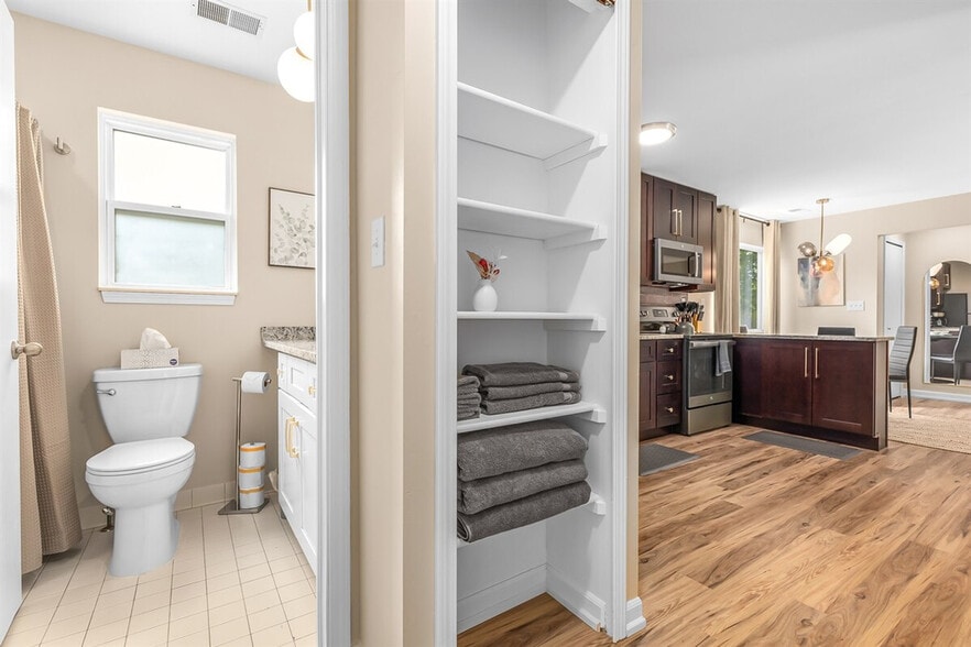 Building Photo - 18443 Sharon Ln