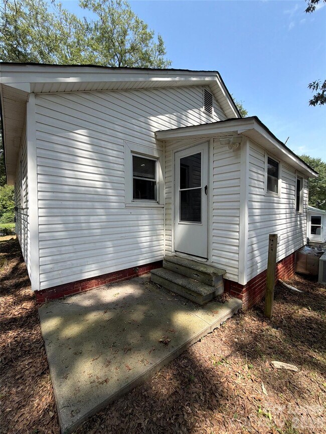 Building Photo - 831 Cason St