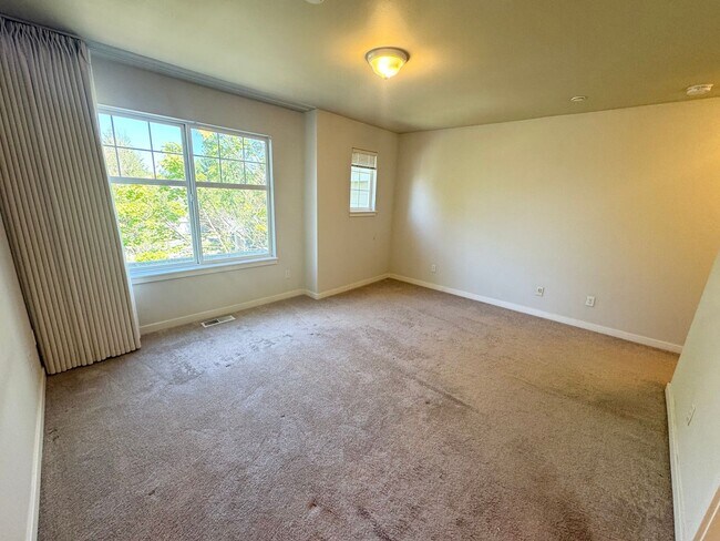 Building Photo - Spacious is Aqua Highlands one bedroom plu...