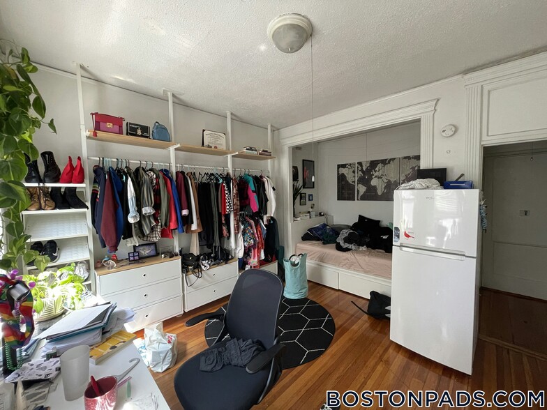 Building Photo - 64 Hemenway St