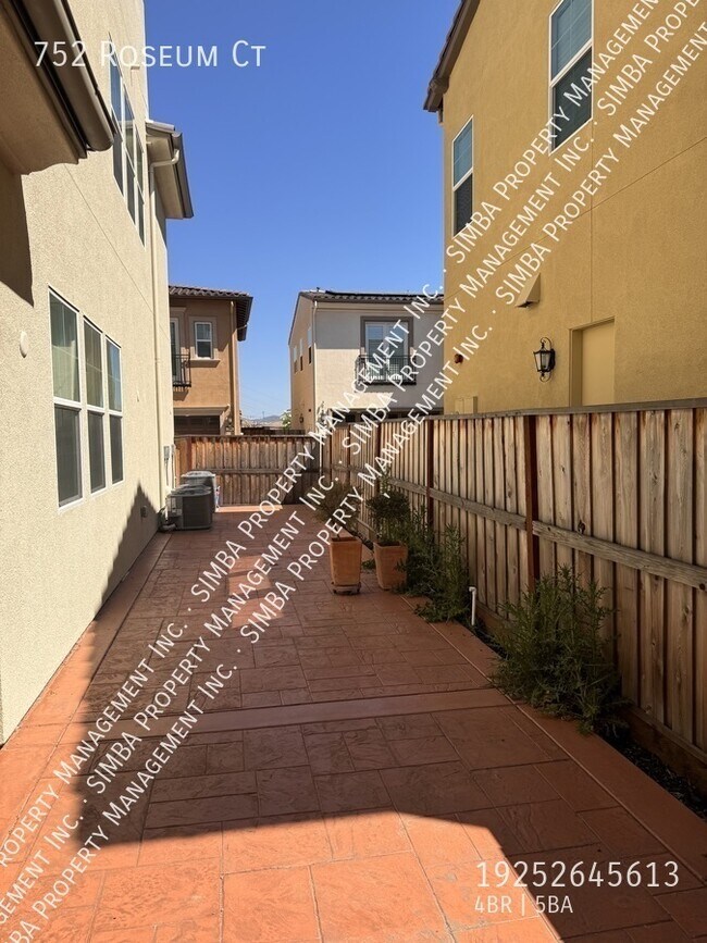 Building Photo - 752 Roseum Ct