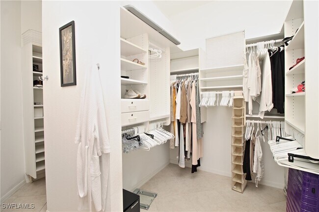 Building Photo - 1901 Winding Oaks Way