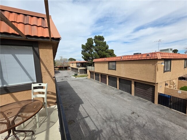 Building Photo - 241 Misty Isle Ln