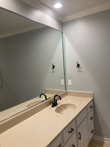 Master Bathroom - 404 9th Cir SE