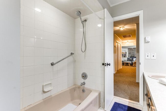 Building Photo - 1345 Long Creek Dr