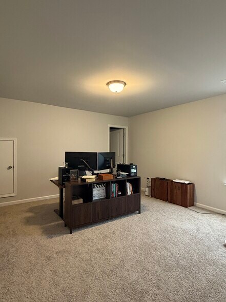 Big Bedrooms - 306 Poinsett Bridge Way