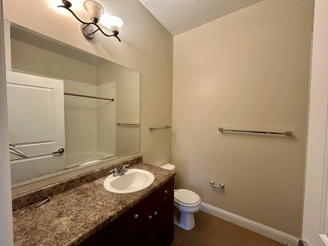 Building Photo - 2-Bed Condo in Greenwood Village with Gran...