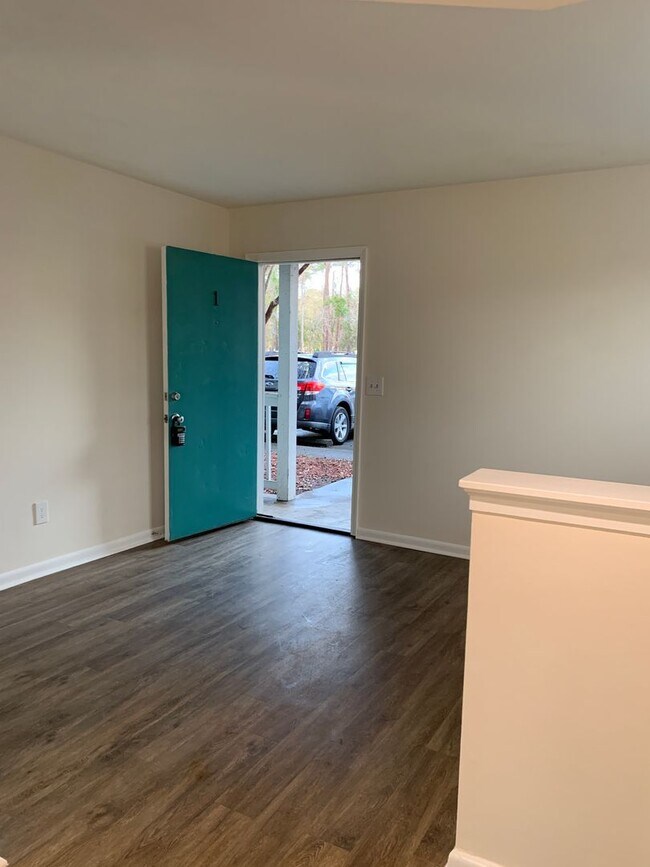 Building Photo - Newly Remodeled! Close to UNCW: 1 Bedroom,...