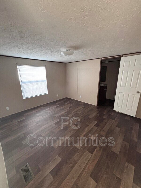 Building Photo - 3160 Dunn St