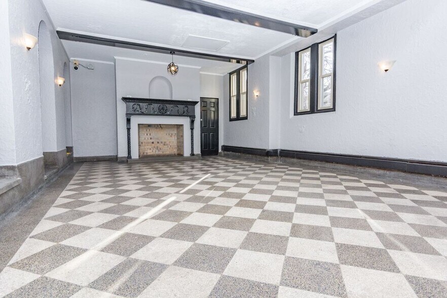 Building Photo - 7147 S Jeffery Blvd