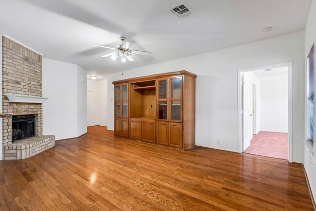 Building Photo - 721 Somerset Dr