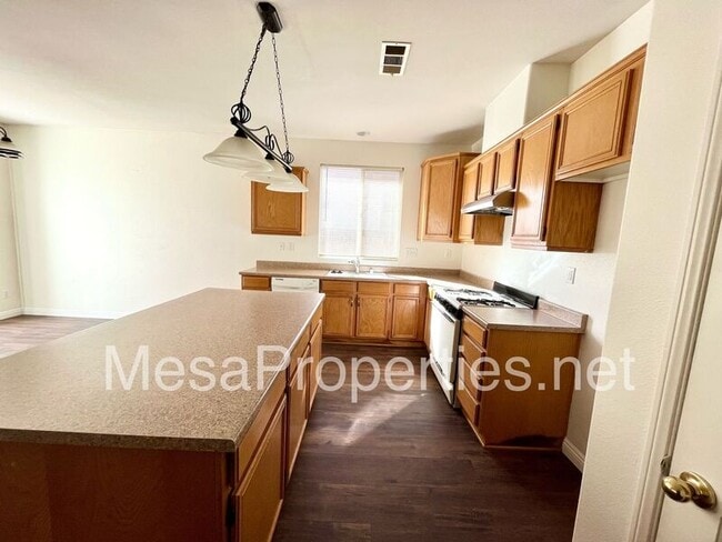 Building Photo - 12261 Luna Rd