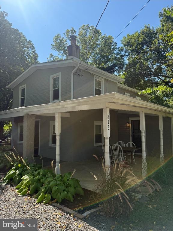 Primary Photo - 813 River Rd