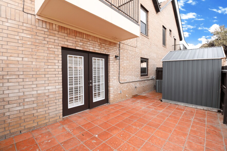 Building Photo - 2445 Monarch Dr