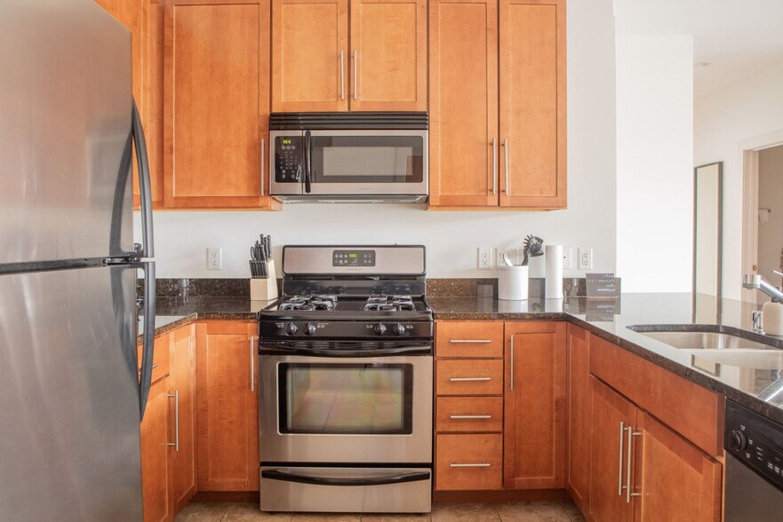 Building Photo - 1040 N Cass St