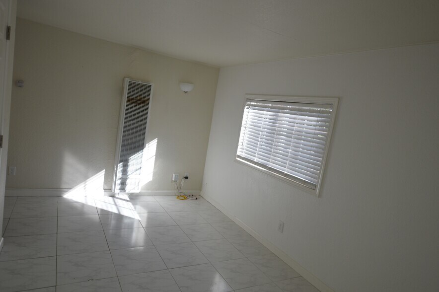 Building Photo - 1800 Devon Ct