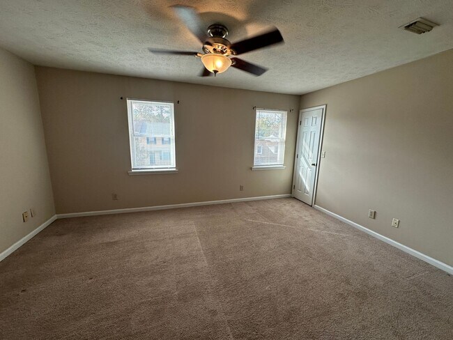 Building Photo - 5807 Woodgate Cir