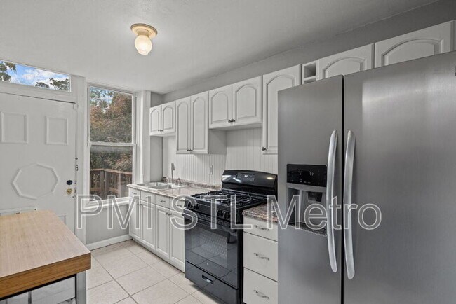 Building Photo - 4036 Flad Ave