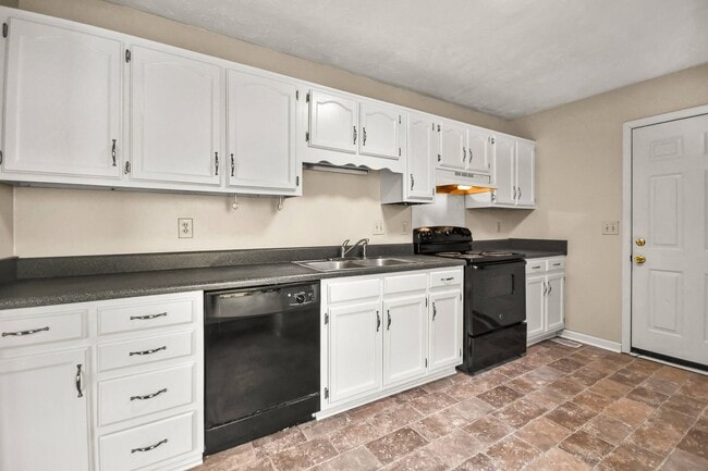 Building Photo - Ranch Home on Creek Lot!