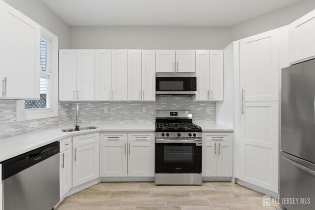 Building Photo - 327 S Orange Ave