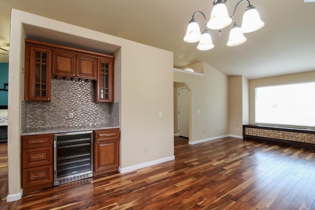 Building Photo - 3 Bed/2 Bath House in Southeast Kennewick