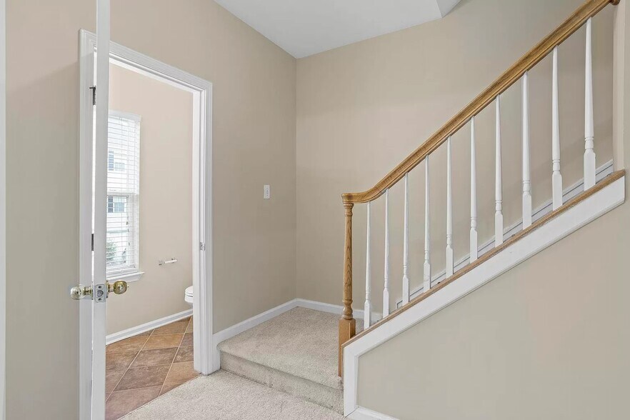 Building Photo - 107 Sylvan Oak Way