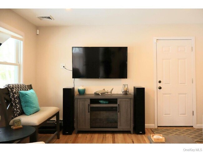 Building Photo - 38 Woodridge Rd