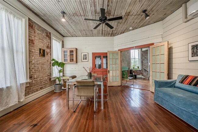 Building Photo - 2020 Hardy St