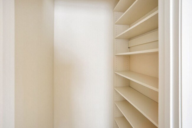 Building Photo - 3 Bed and Loft Summerlin Beauty