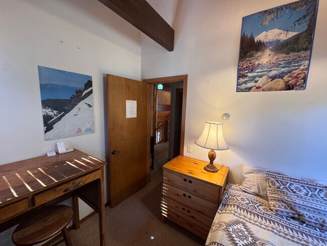 Building Photo - Furnished mountain cabin