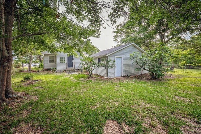 Building Photo - Cute 2 Bed 1 Bath in Pascagoula