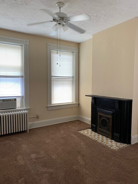 Building Photo - 2210 Victor St