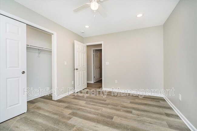 Building Photo - 2550 Columbia Ave