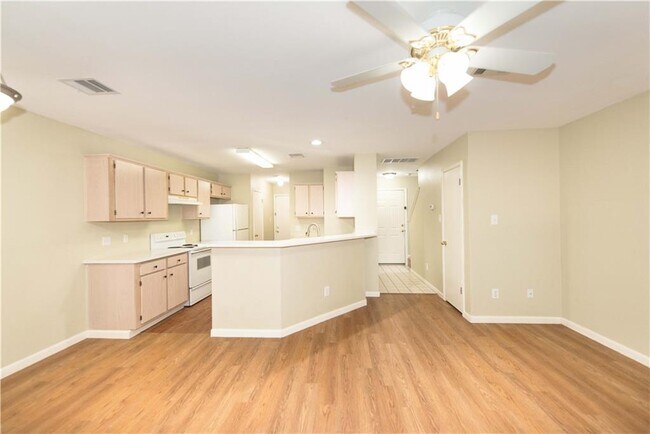 Building Photo - 9710 Sugar Hill Dr