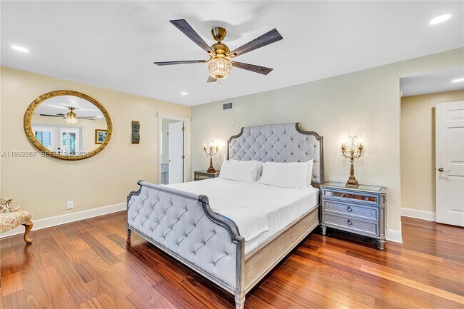 Building Photo - 625 Poinciana Dr