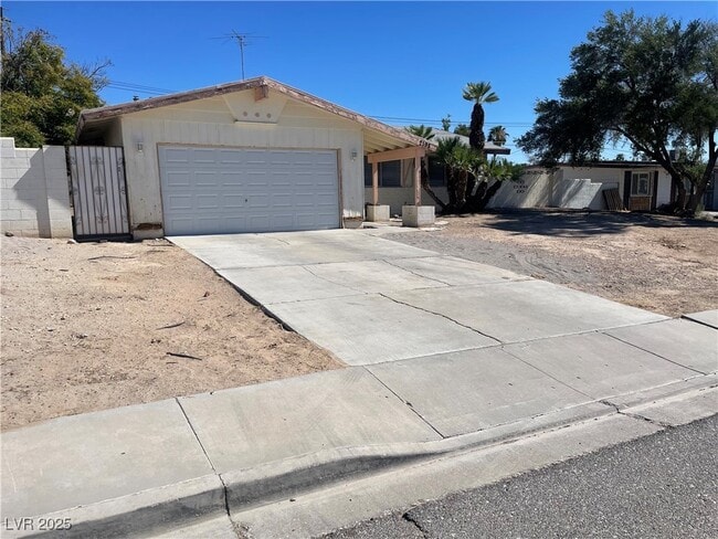 Building Photo - 2198 Capistrano Ave