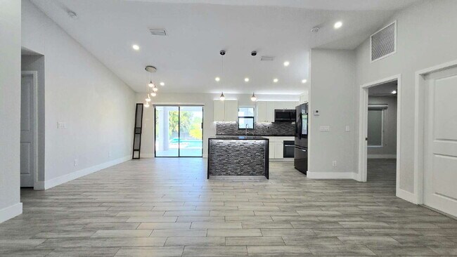 Building Photo - 4020 NW 41st Pl