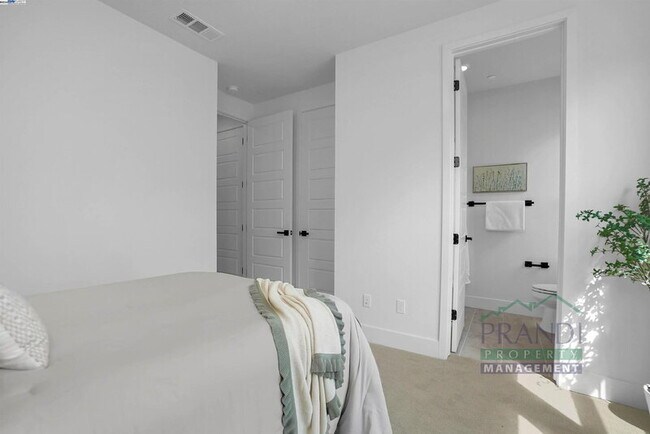 Building Photo - 850 Verandah Ln