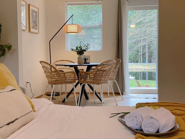 Building Photo - 226 Paradise Dr