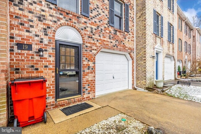 Building Photo - 19 Stonewall Ct