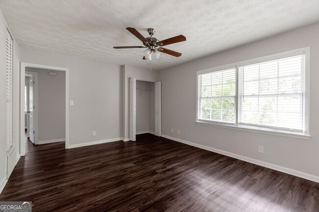 Building Photo - 2364 Peachwood Cir NE