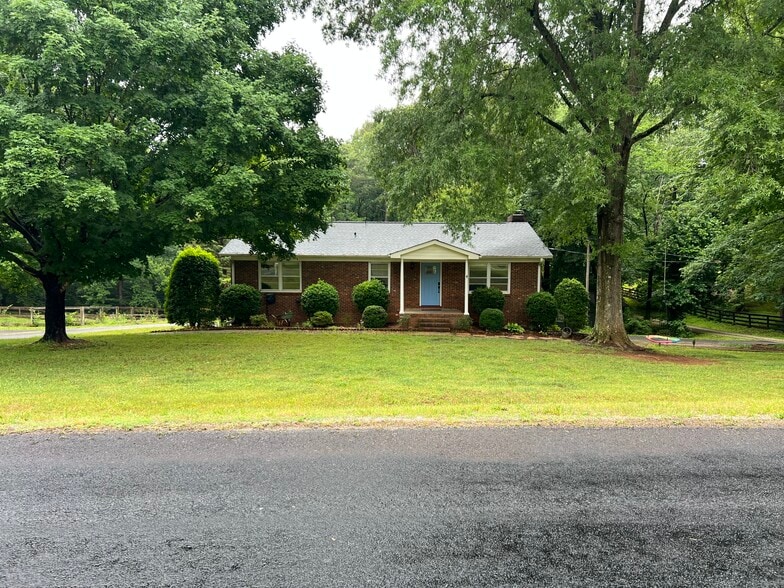 Building Photo - 509 Maverick Rd